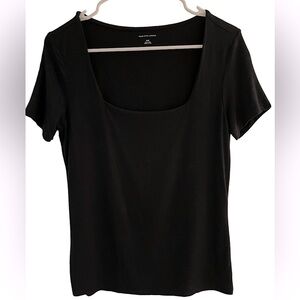 Buttery soft go-everywhere tee from Saks Fifth Avenue. Square neckline, sz M